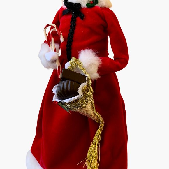 Byers' Choice The Carolers Mrs. Claus with Candy Canes and Chocolate 2009 - Picture 14 of 16